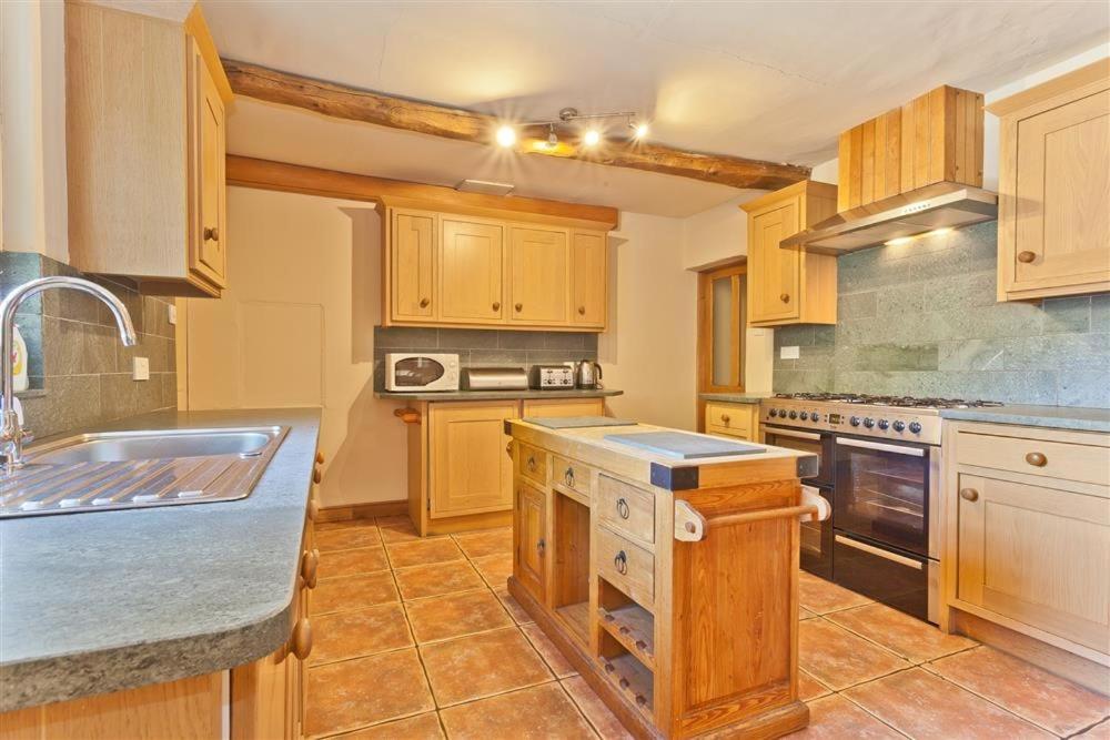 Bridge House With Private Hot Tub, Coniston Villa Exterior photo